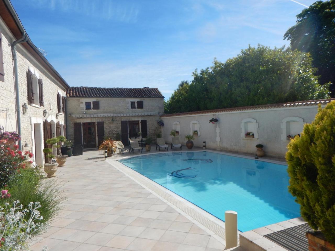 La Fontaine Des Arts Bed and Breakfast Mansle-les-Fontaines Εξωτερικό φωτογραφία