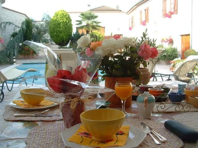 La Fontaine Des Arts Bed and Breakfast Mansle-les-Fontaines Εξωτερικό φωτογραφία
